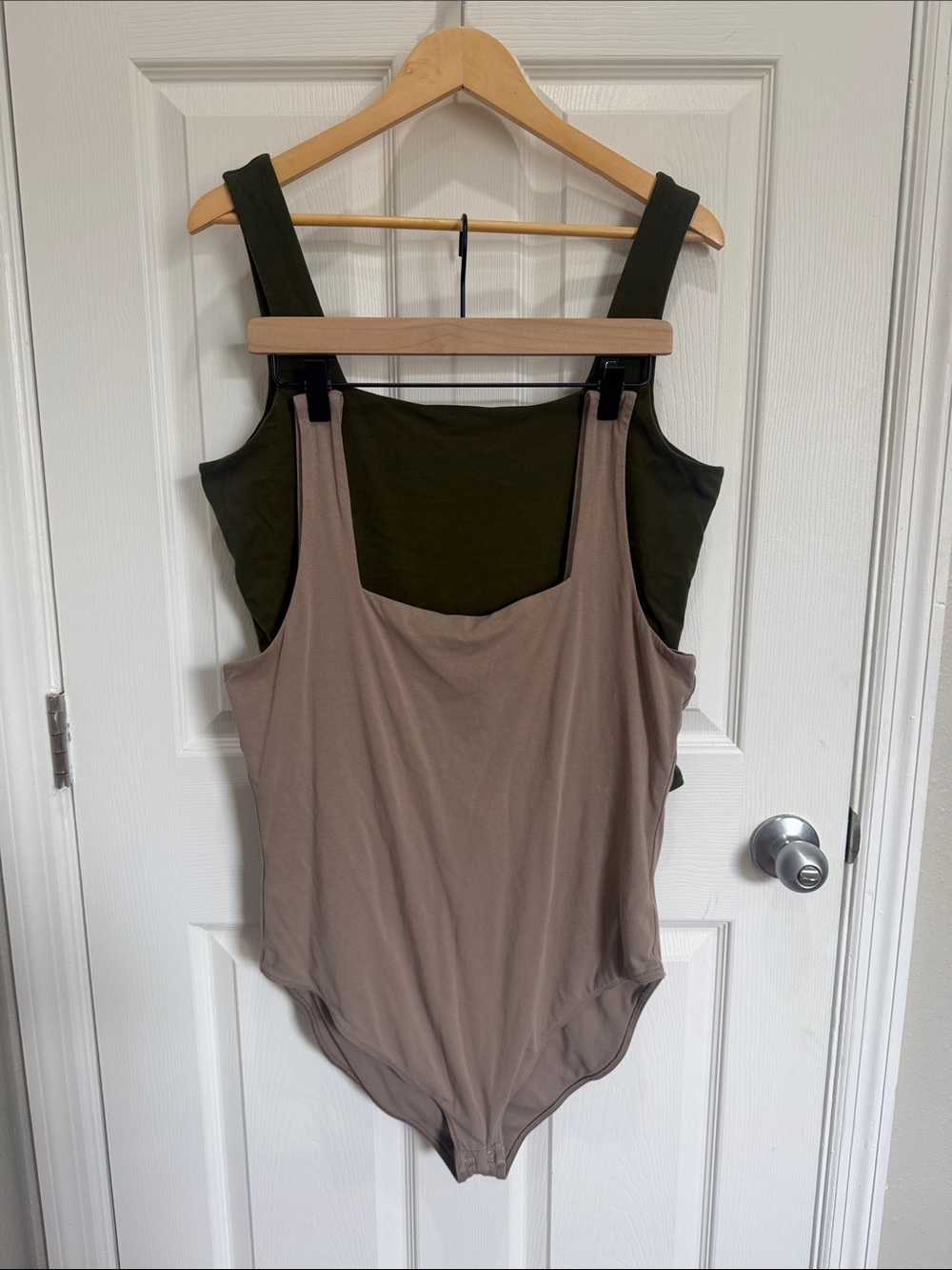 2 pack Bodysuit in Olive & Taupe